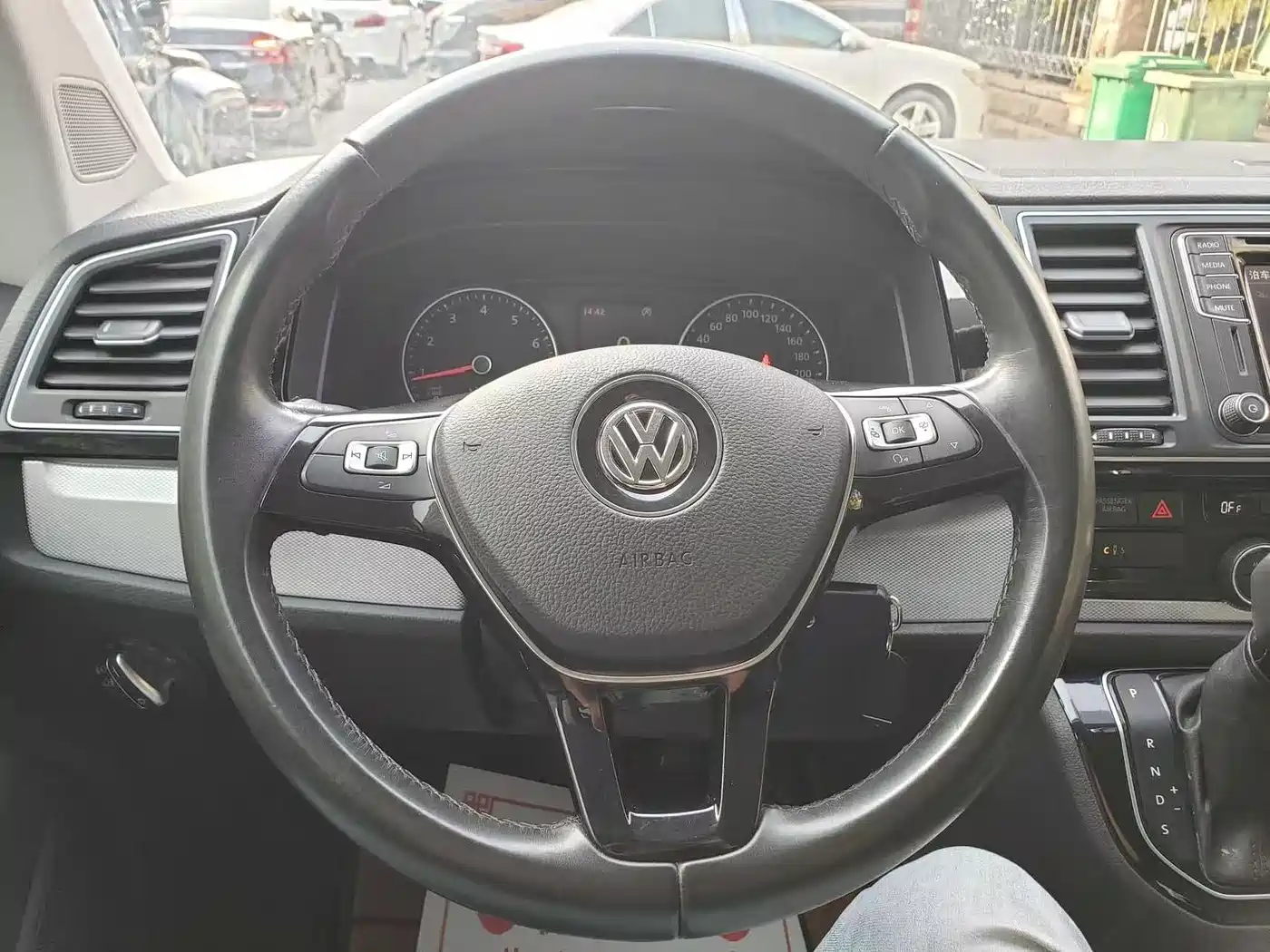 Volkswagen Multivan 2016 2.0TSI 2WD Luxury 7-Seater фото 7