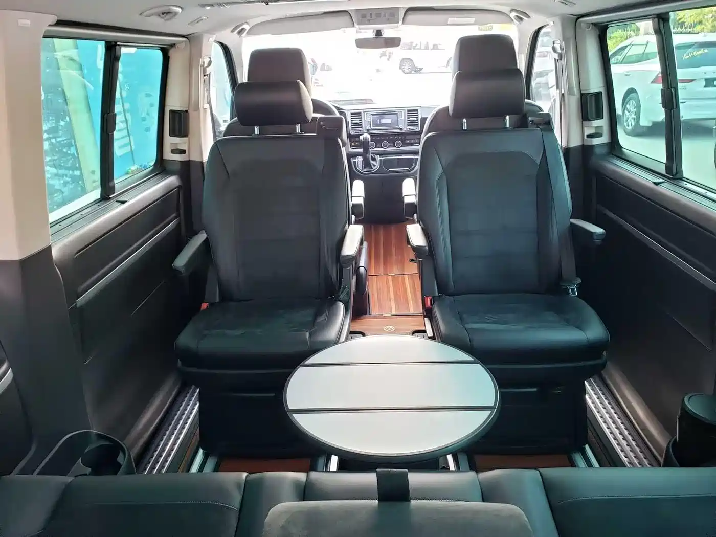 Volkswagen Multivan 2016 2.0TSI 2WD Luxury 7-Seater фото 14
