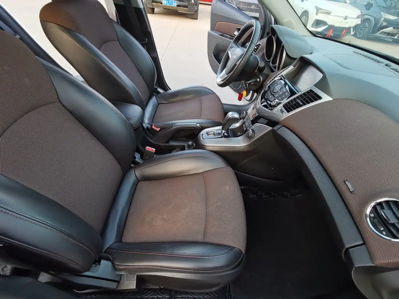 Chevrolet Cruze 2015 Hatchback 1.6L Automatic Comfort фото 12
