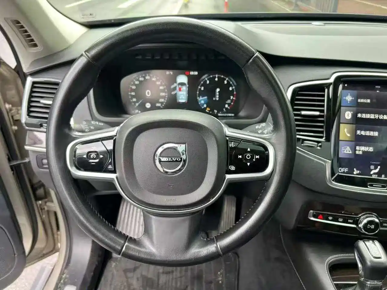 Фото 9 - Volvo XC90