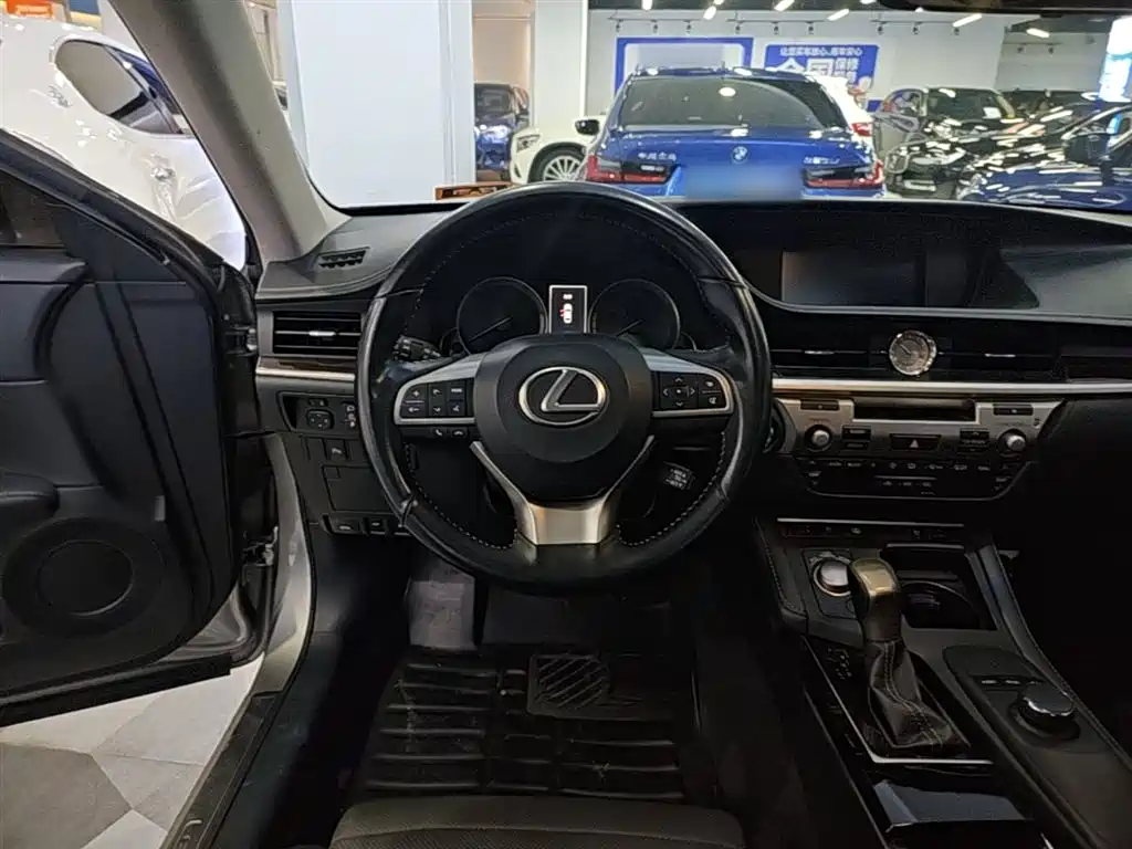 Lexus ES 2015 250 Elegance Edition фото 11