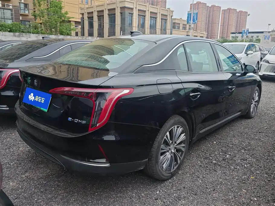 Hongqi E-QM5 2022 431km Charging Enjoyment Edition фото 3