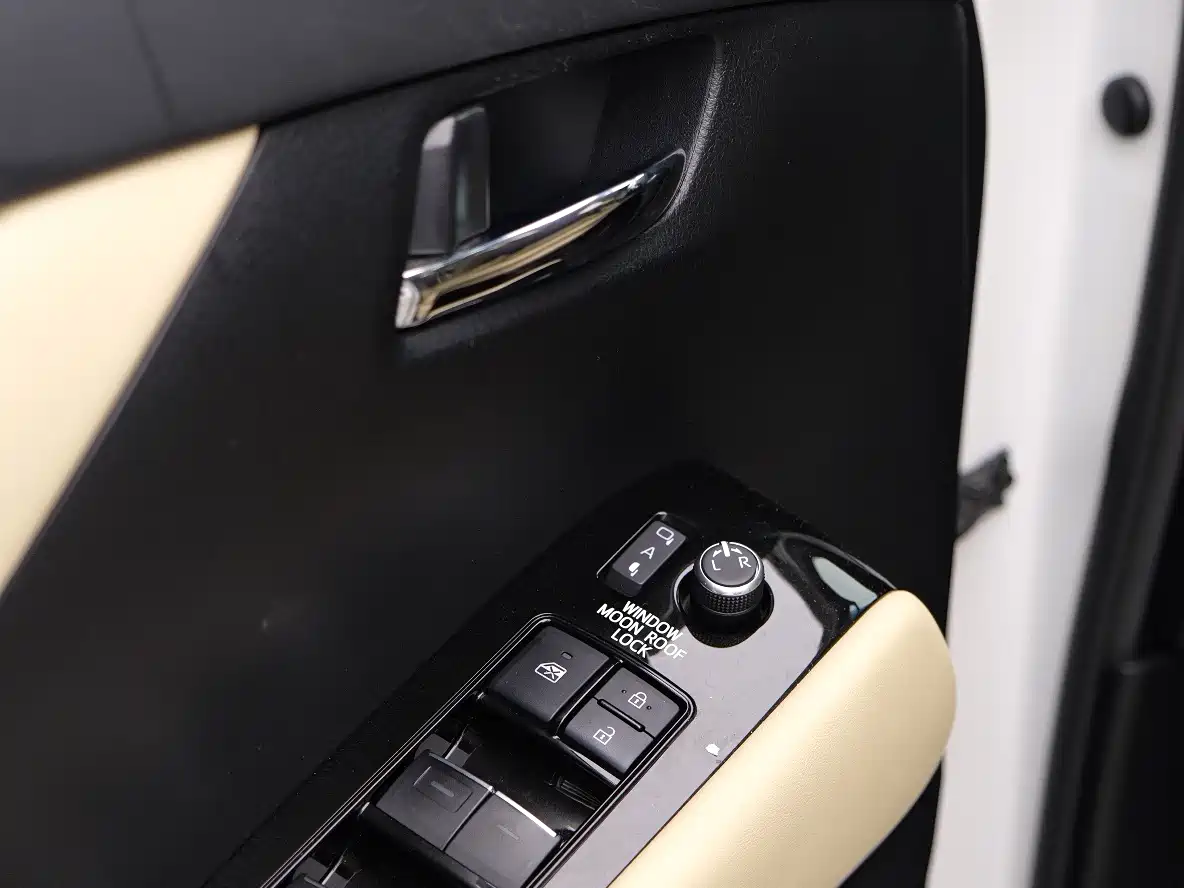 Toyota Alphard 2021 Hybrid 2.5L Luxury фото 5