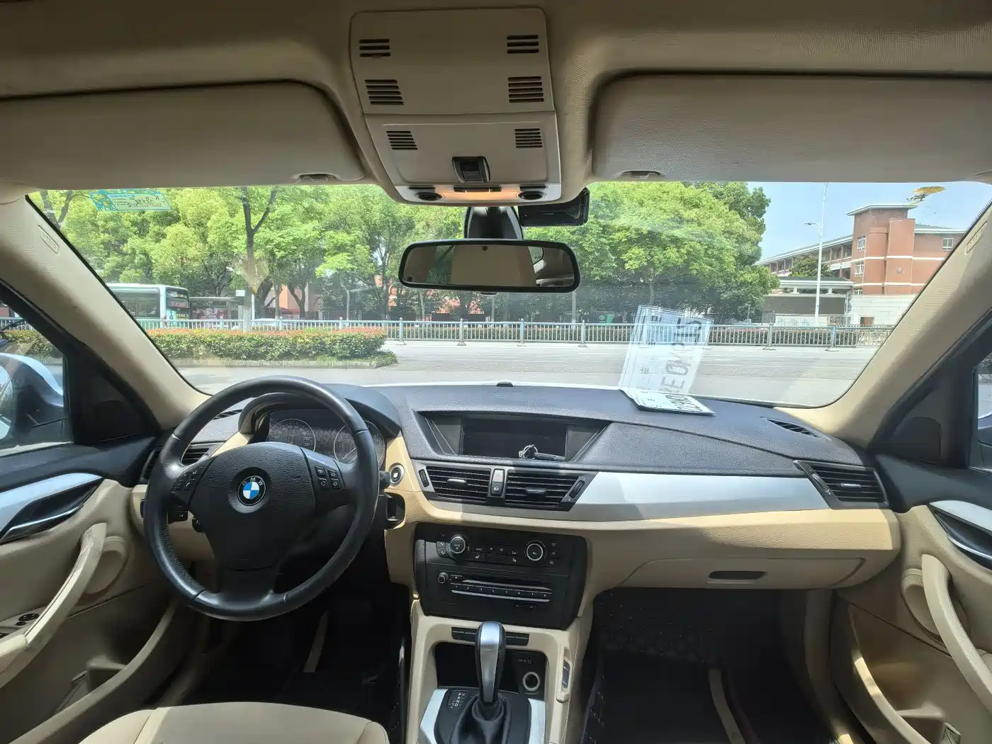 BMW X1 2012 sDrive18i Luxury Model фото 13