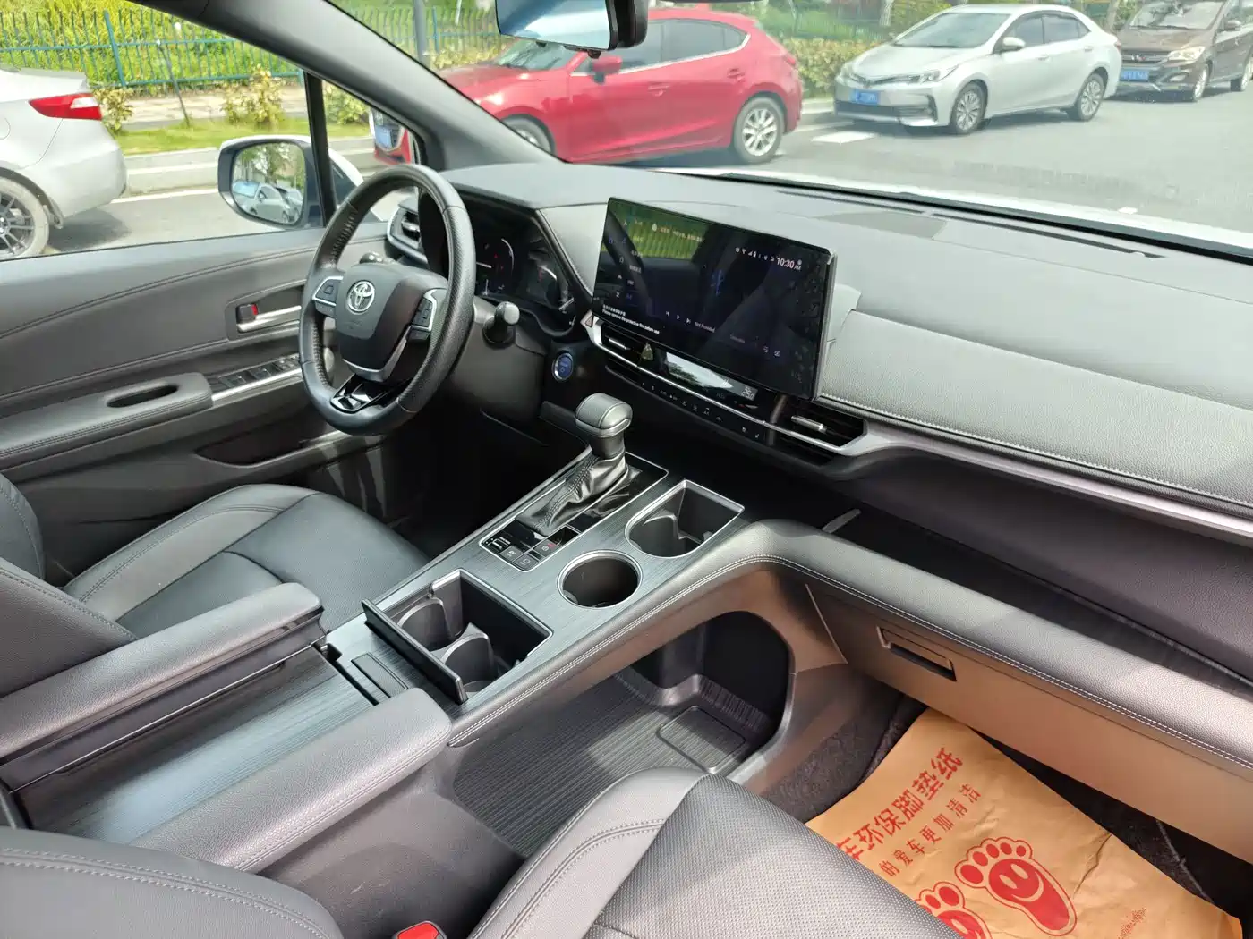 Toyota Sienna 2021 2.5L Hybrid Premium Edition фото 17