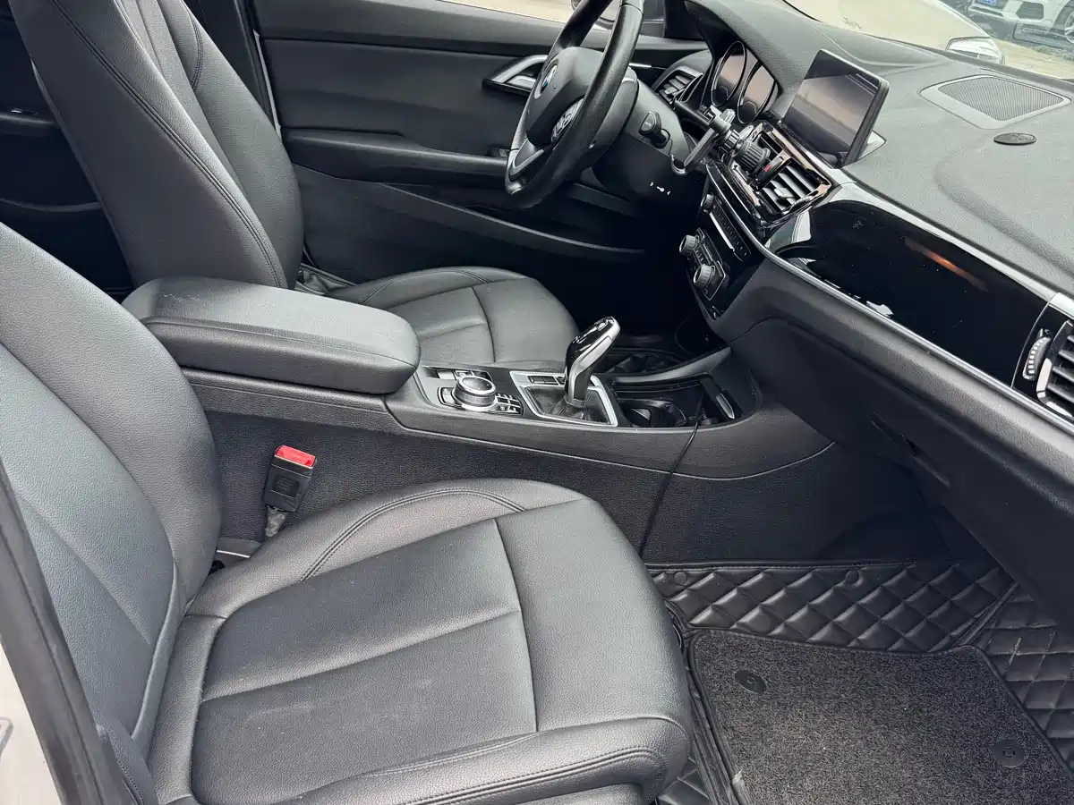 BMW 1 Series 2021 120i M Sport фото 14