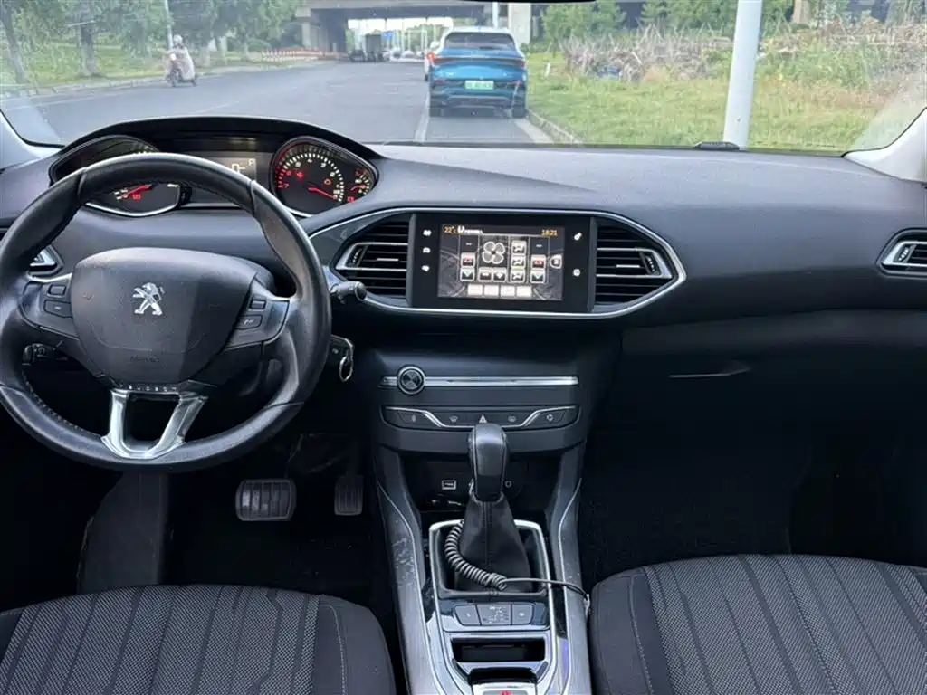 Peugeot 308S 2015 1.6T Auto Dynamic Edition фото 17
