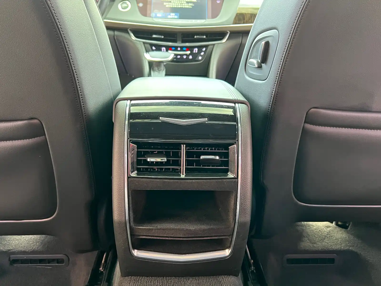 Фото 17 - Cadillac CT6