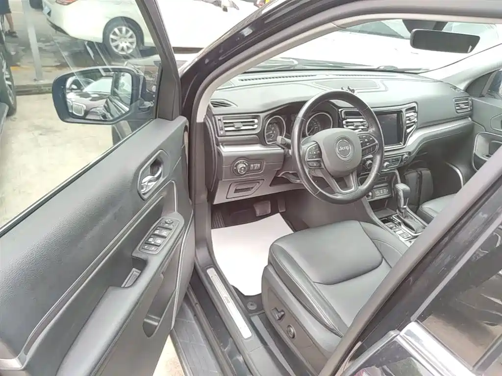 JEEP GRAND COMMANDER