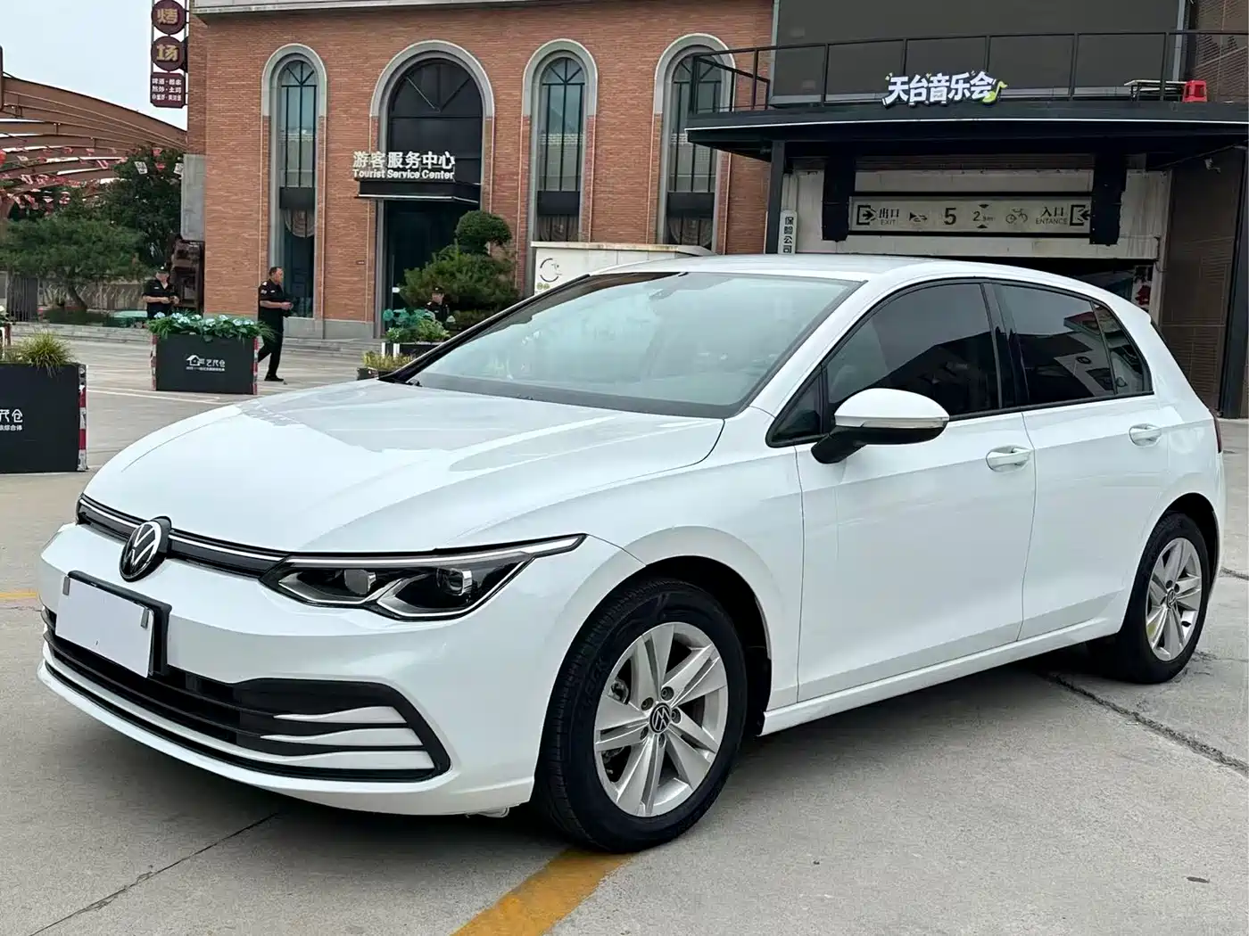 Volkswagen Golf 2023 200TSI DSG Pro