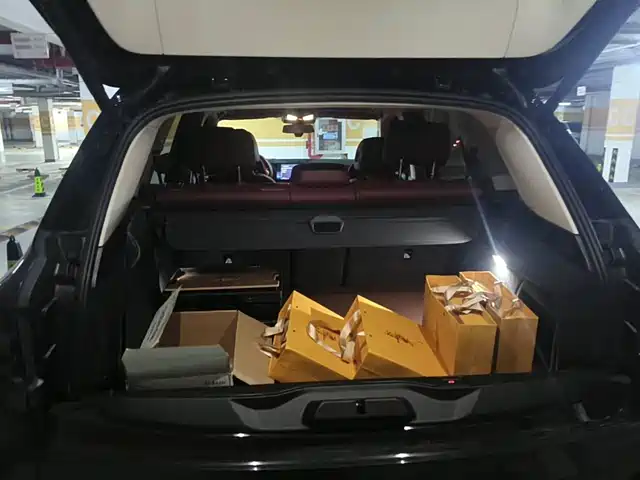 BMW X5 2025 Model xDrive 30Li Exclusive M Sport Blackout Package — фото 5