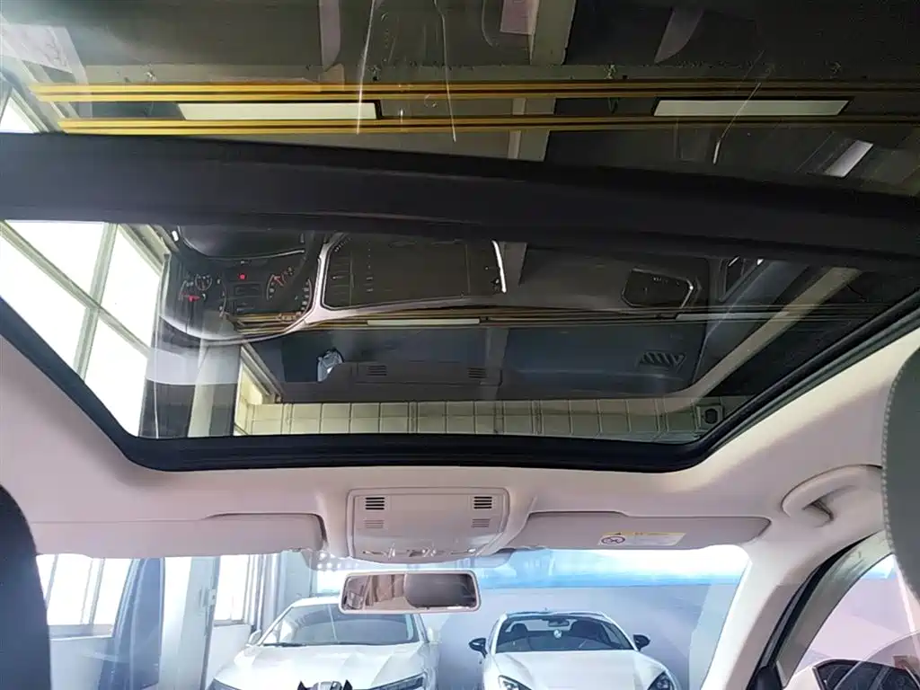 VOLKSWAGEN T-ROC EXPLORING SONGS