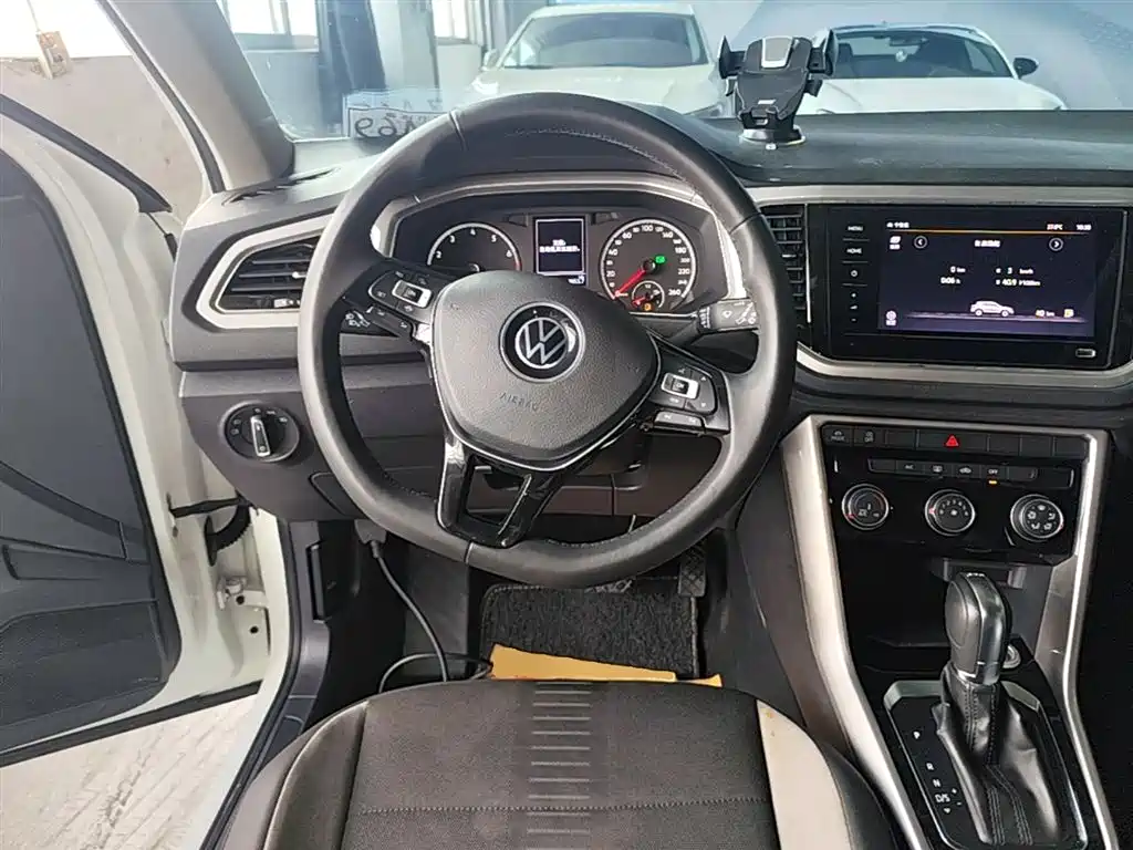 VOLKSWAGEN T-ROC EXPLORING SONGS