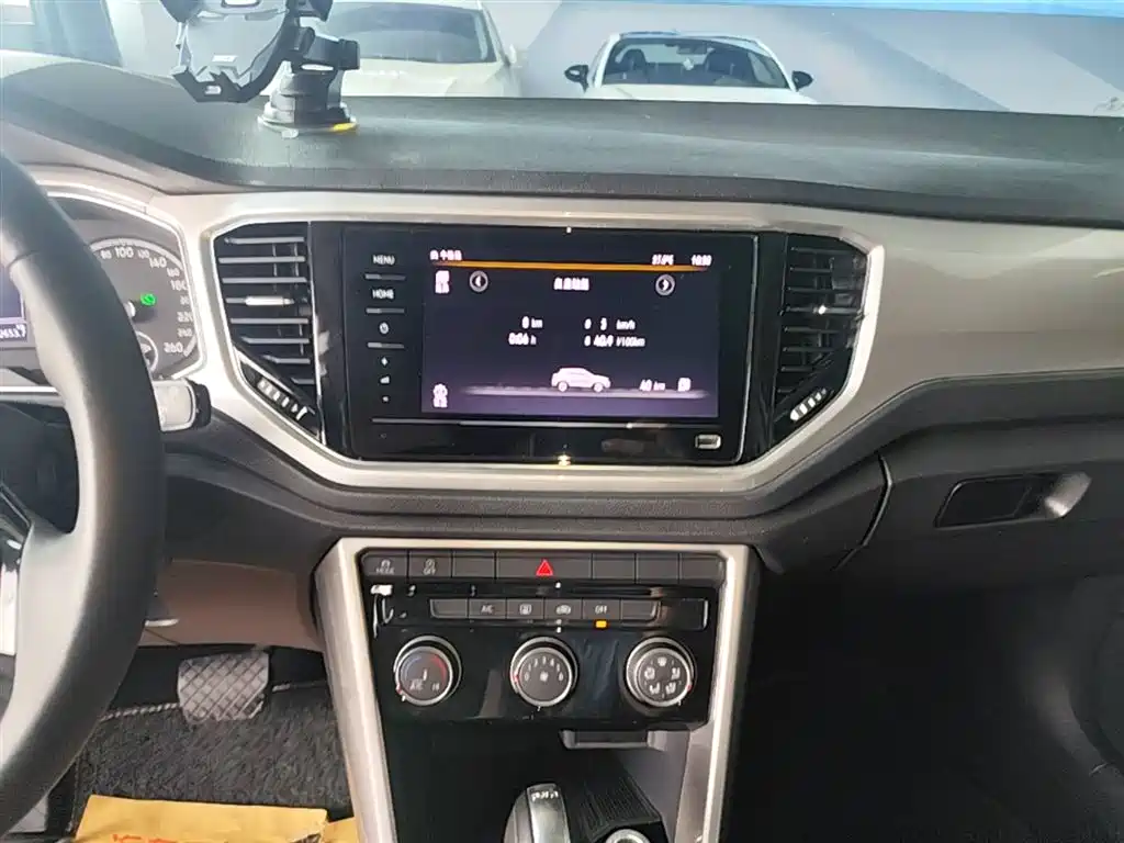 VOLKSWAGEN T-ROC EXPLORING SONGS