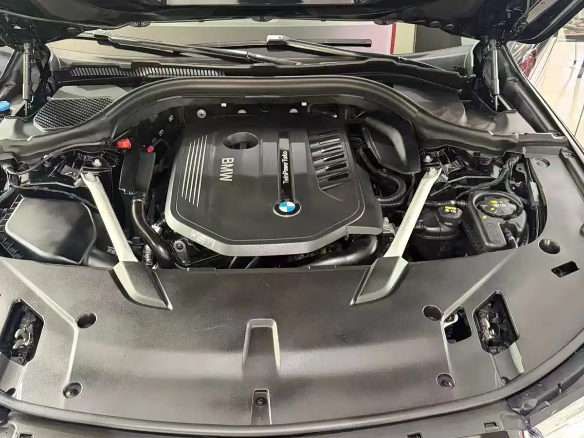 BMW 6 Series GT 2018 640i xDrive M Sport Package фото 16