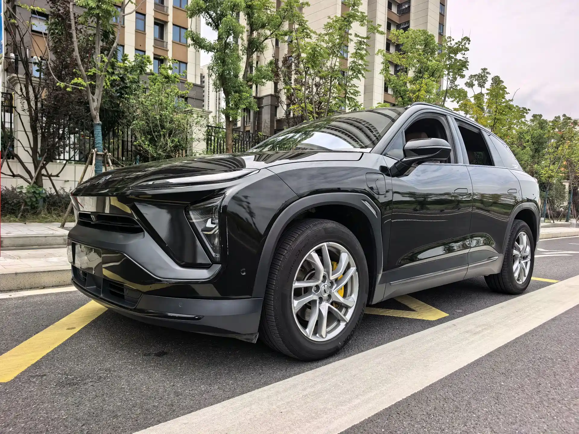 Фото 1 - NIO ES6
