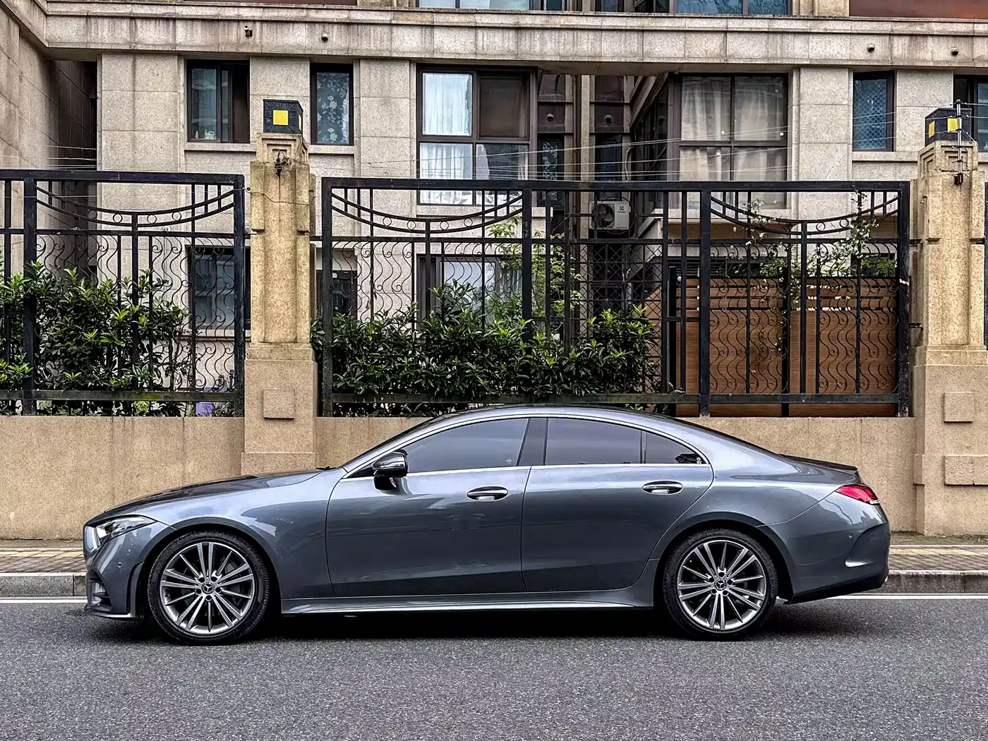 Mercedes-Benz CLS 2018 CLS 300 Luxury фото 3