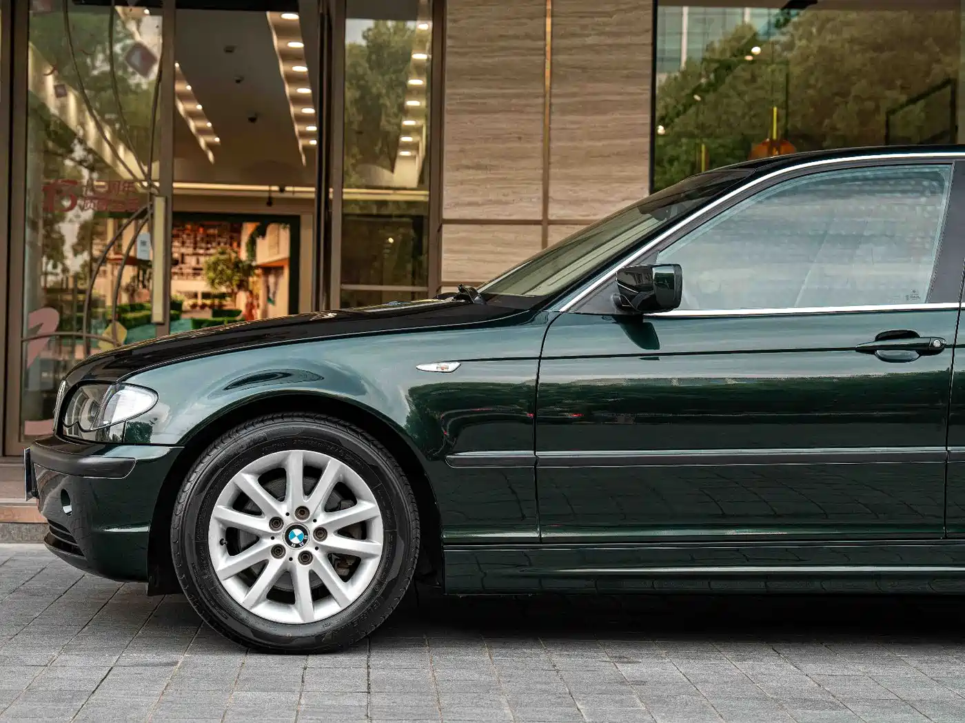 BMW 3 Series 2004 325i фото 6