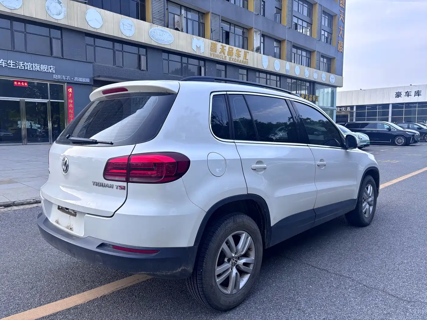 Volkswagen Tiguan 2015 1.8TSI Automatic 2WD Trendline фото 10