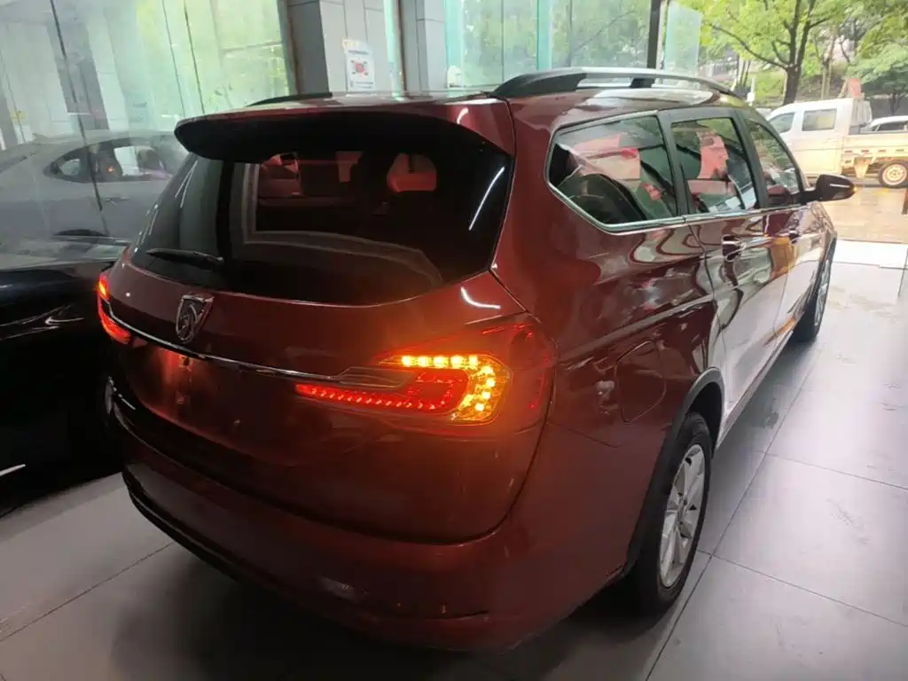 Baojun 310W 2018 2017 1.5L Manual Fashion Edition (China V)