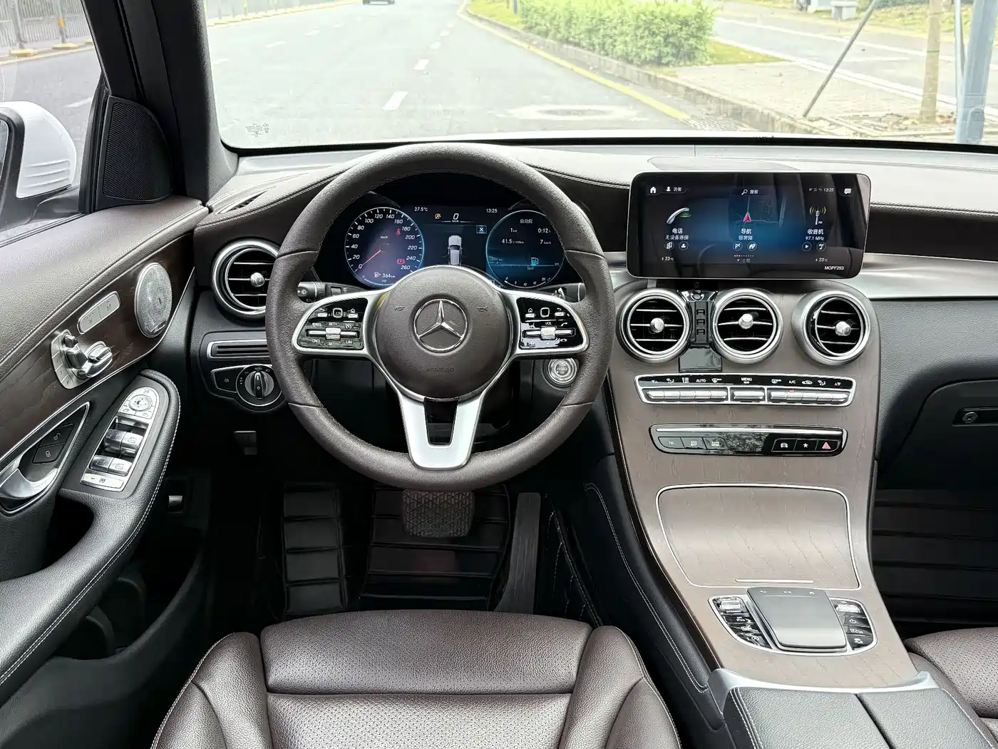 Mercedes-Benz GLC 2021 GLC 260 L 4MATIC Luxury фото 14
