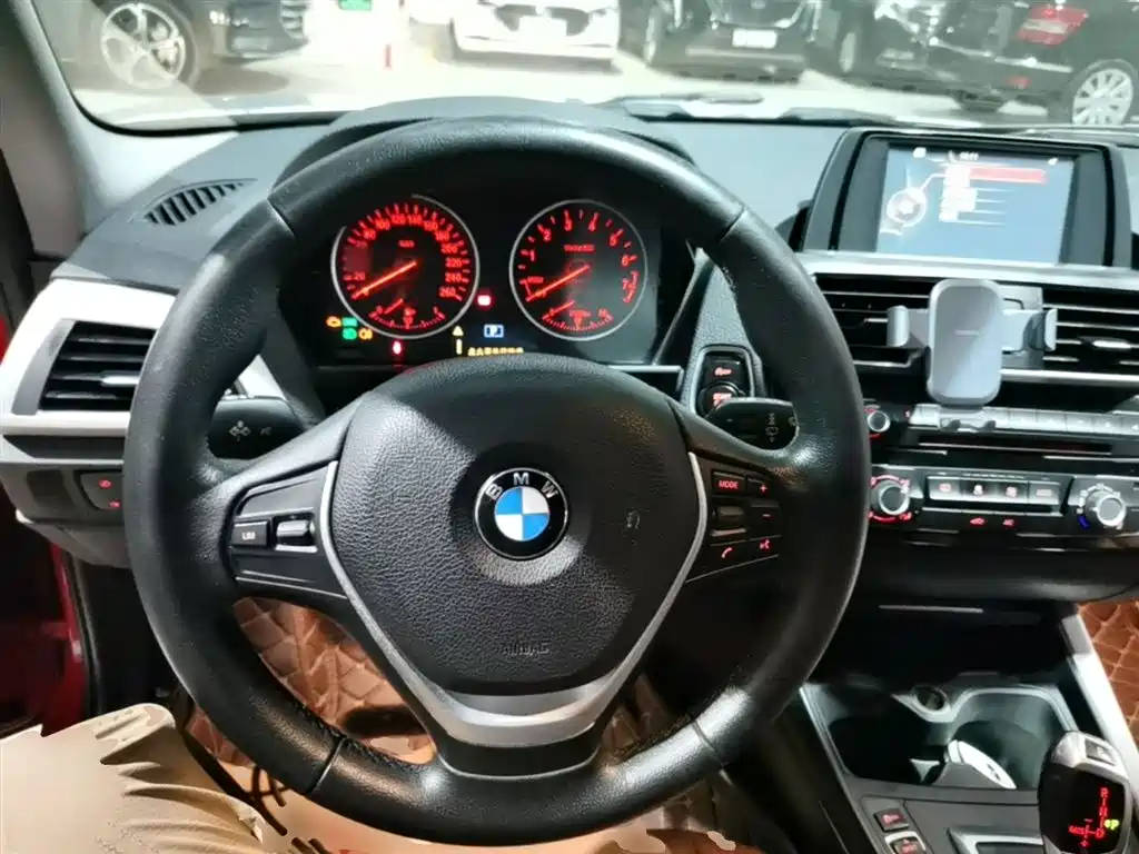 BMW 1 Series (Import) 2016 118i Leading фото 11
