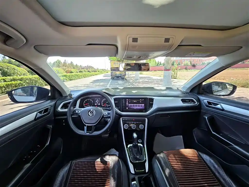 VOLKSWAGEN T-ROC EXPLORING SONGS