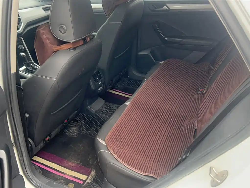 VOLKSWAGEN T-ROC EXPLORING SONGS