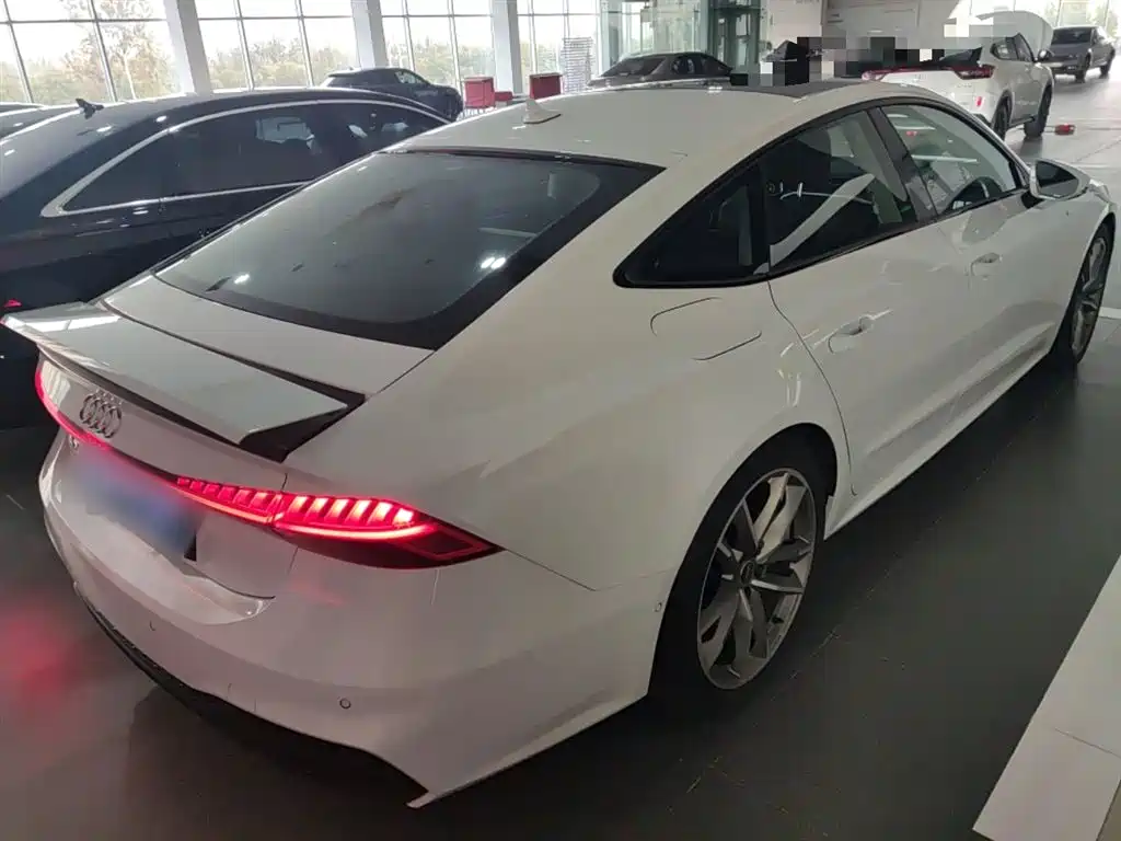 Audi A7 2023 Model 45 TFSI Premium Selection Edition фото 23