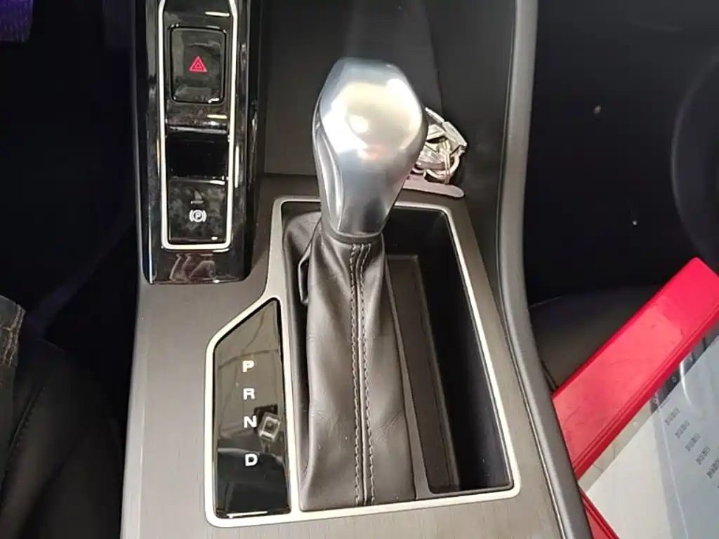 Фото 9 - Roewe i5