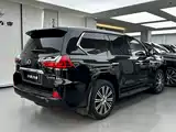 Фото 23 - Lexus LX