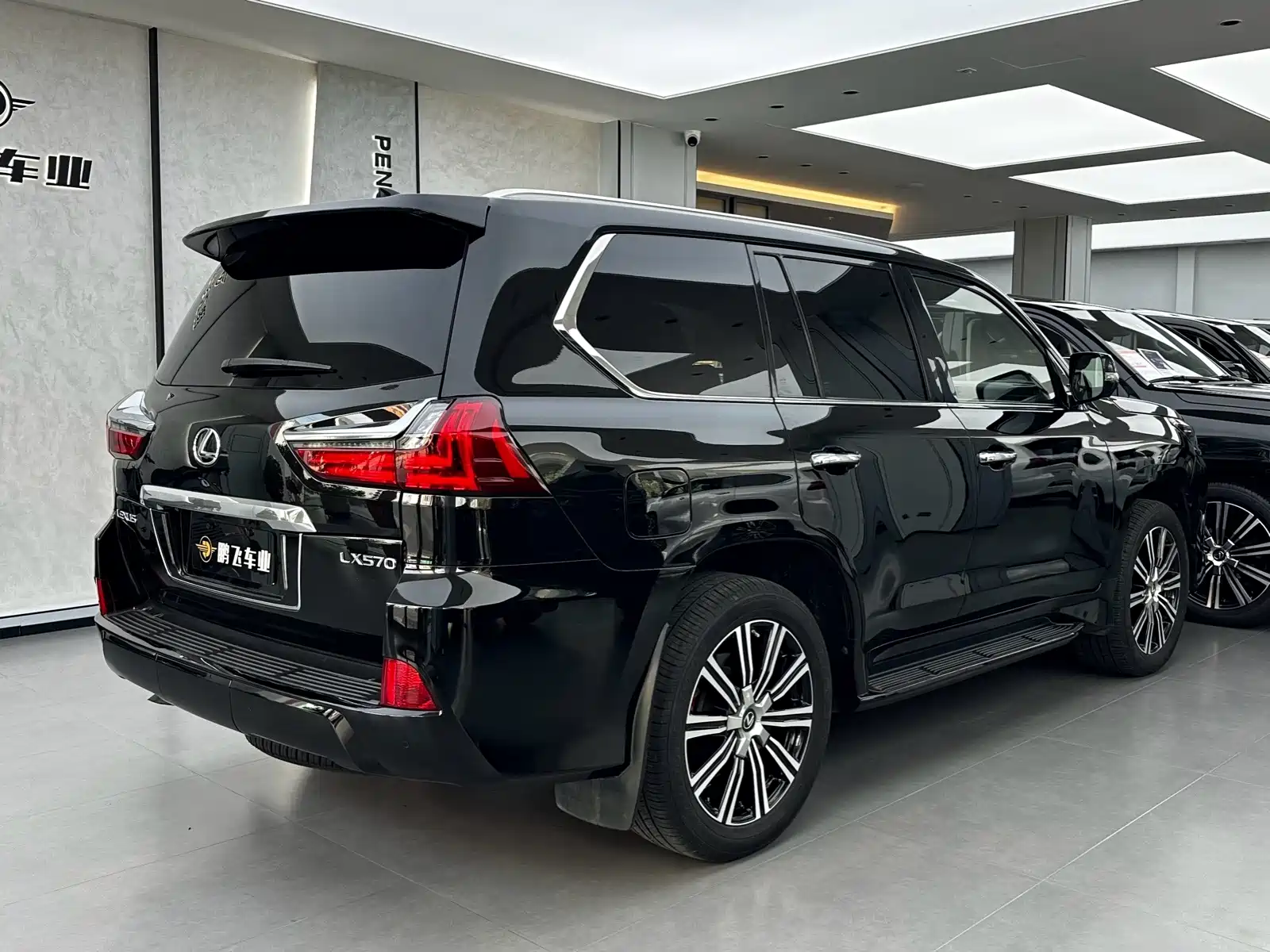 Фото 23 - Lexus LX