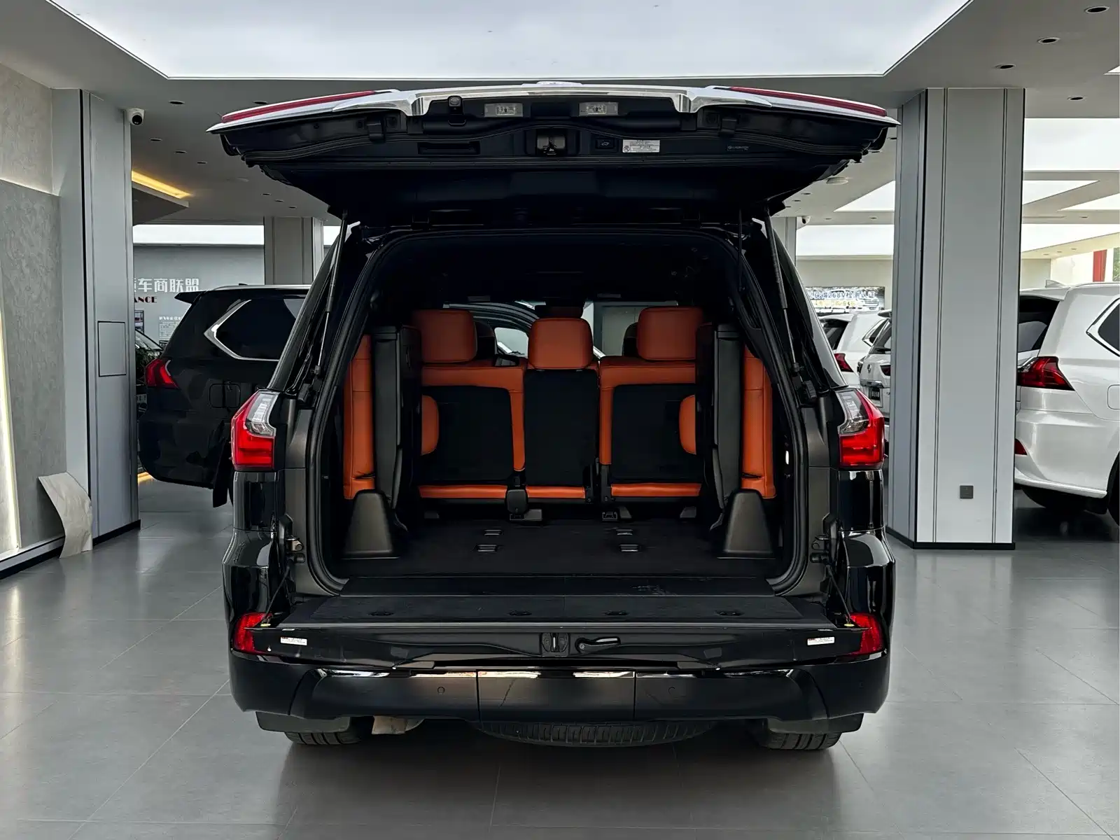Фото 9 - Lexus LX