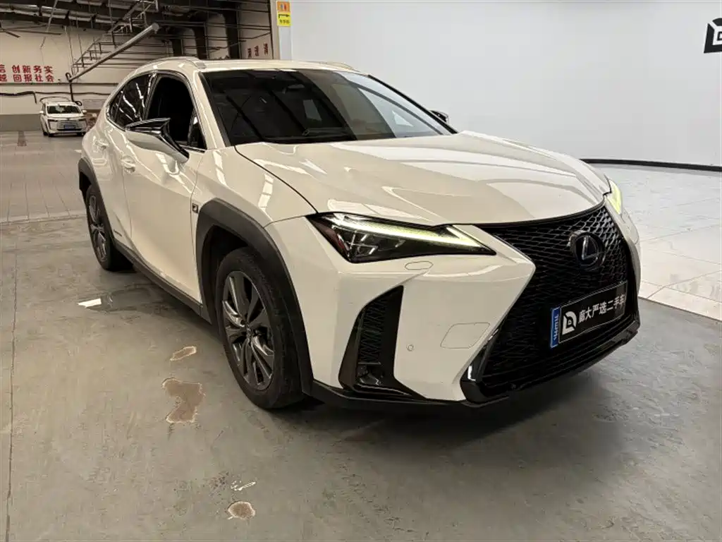 Photo 3 - Lexus UX