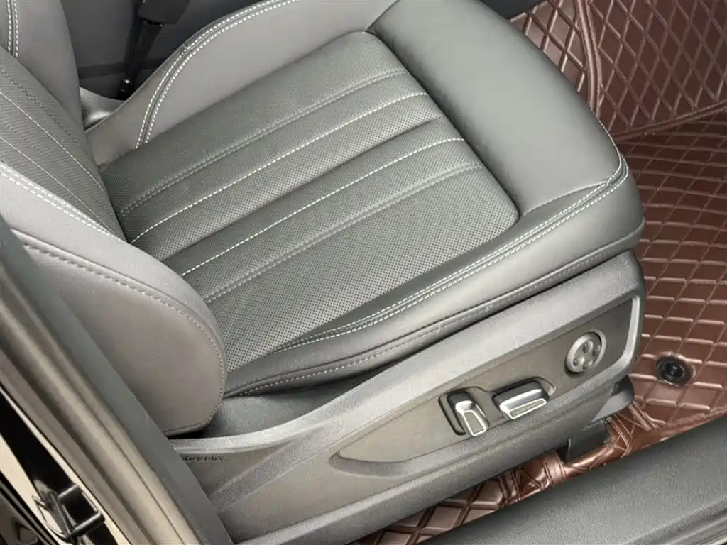 Audi Q5L 2024 Model 40 TFSI Luxury Elegance фото 15