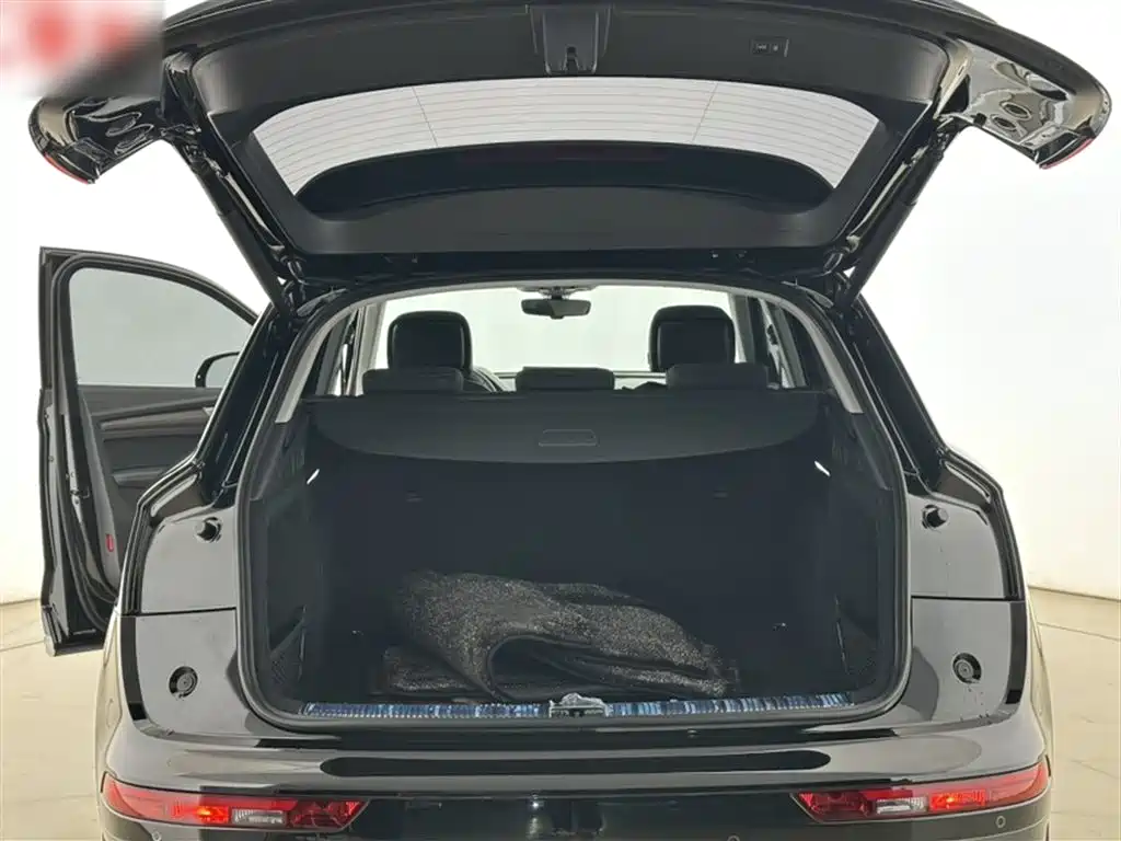 Audi Q5L 2024 Model 40 TFSI Luxury Elegance фото 14
