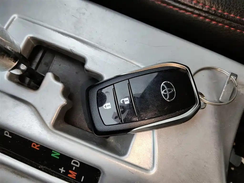 Toyota RAV4 Rongfang 2016 2.0L CVT 2WD Trend (China V) фото 16
