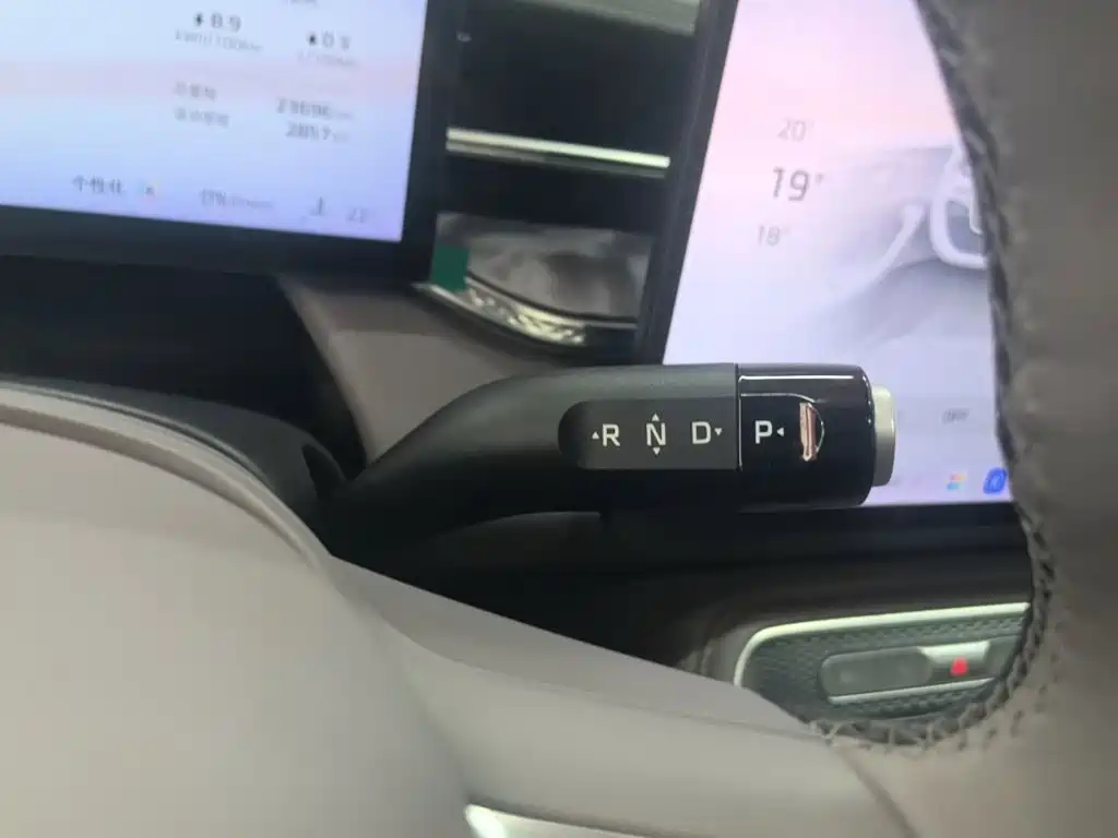 Фото 14 - Roewe M7 DMH