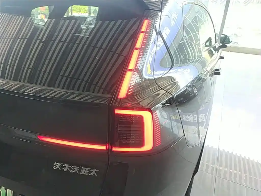 VOLVO XC70 PLUG-IN HYBRID