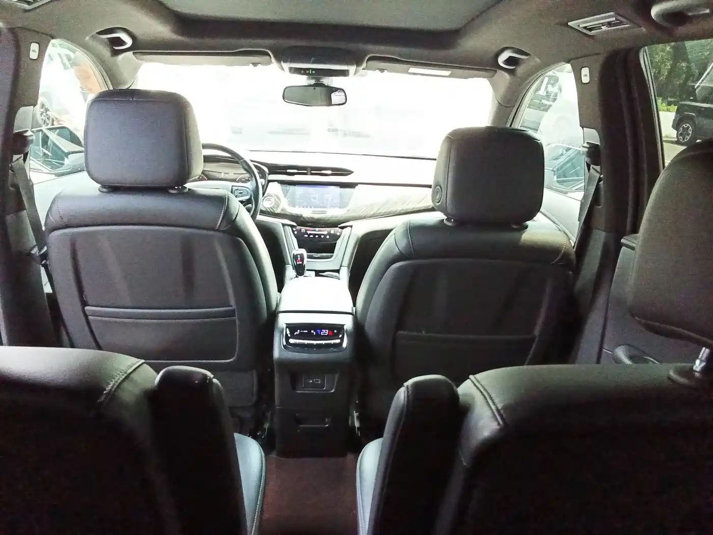 Фото 15 - Cadillac XT6