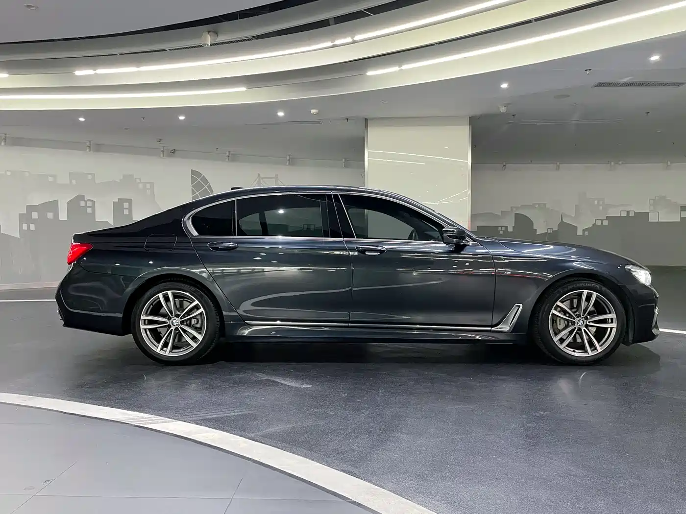 BMW 7 Series 2018 730Li Leading Type M Sport Package фото 6