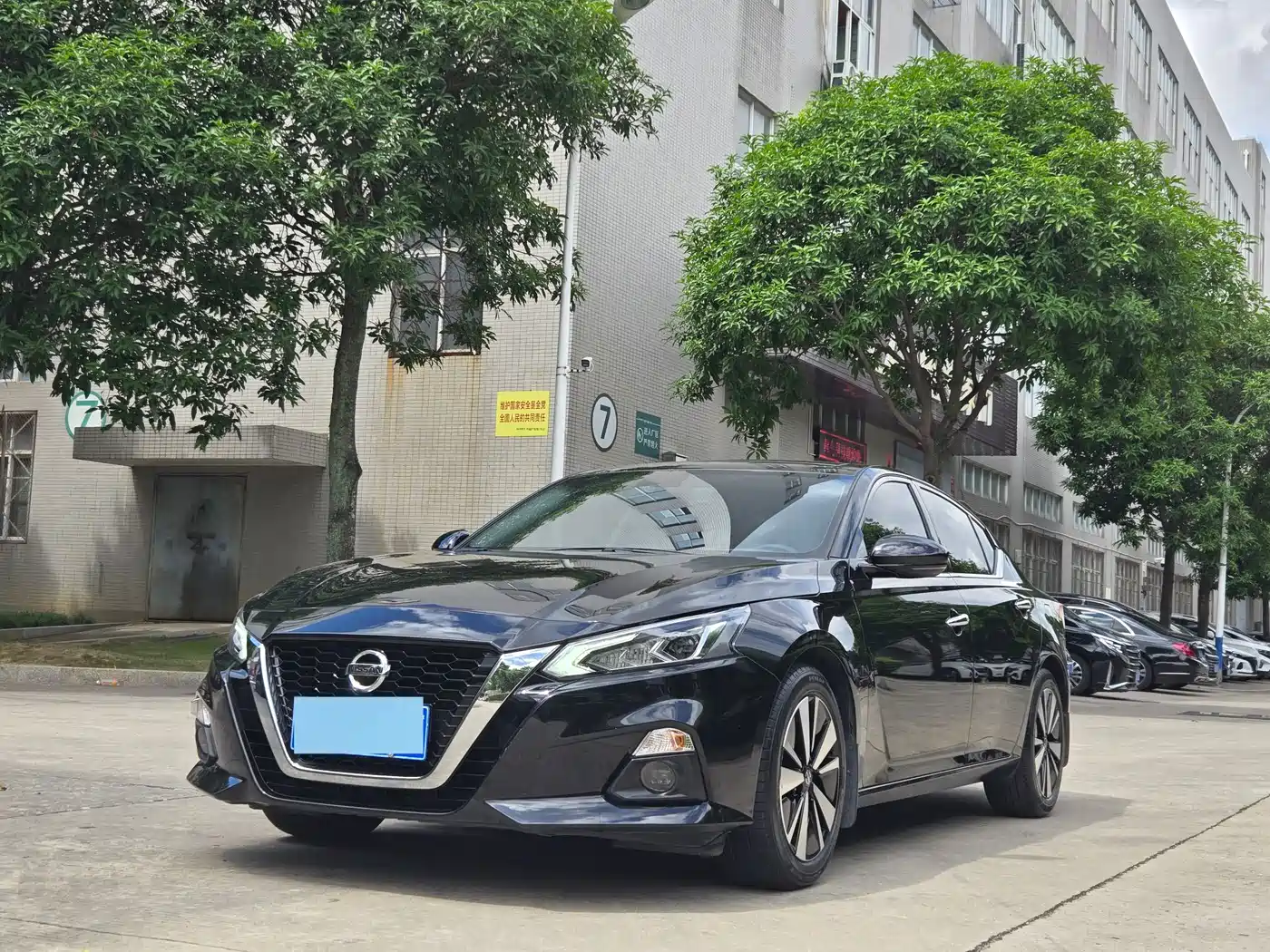 Nissan TEANA