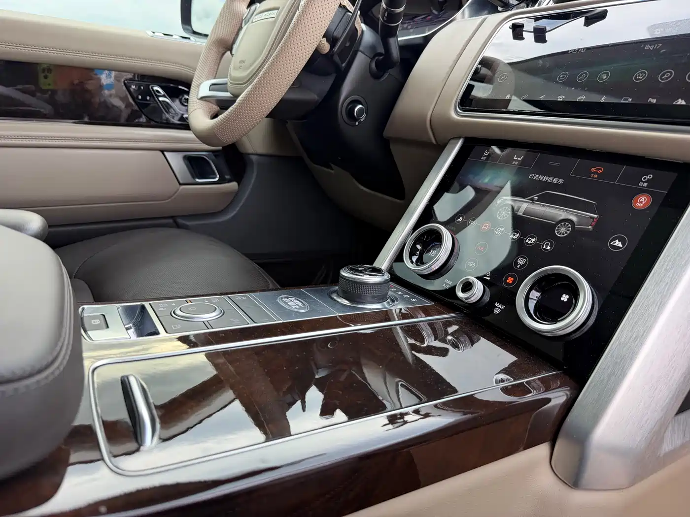 Land Rover Range Rover 2022 3.0 L6 400PS Heritage Extended Classic Edition фото 35