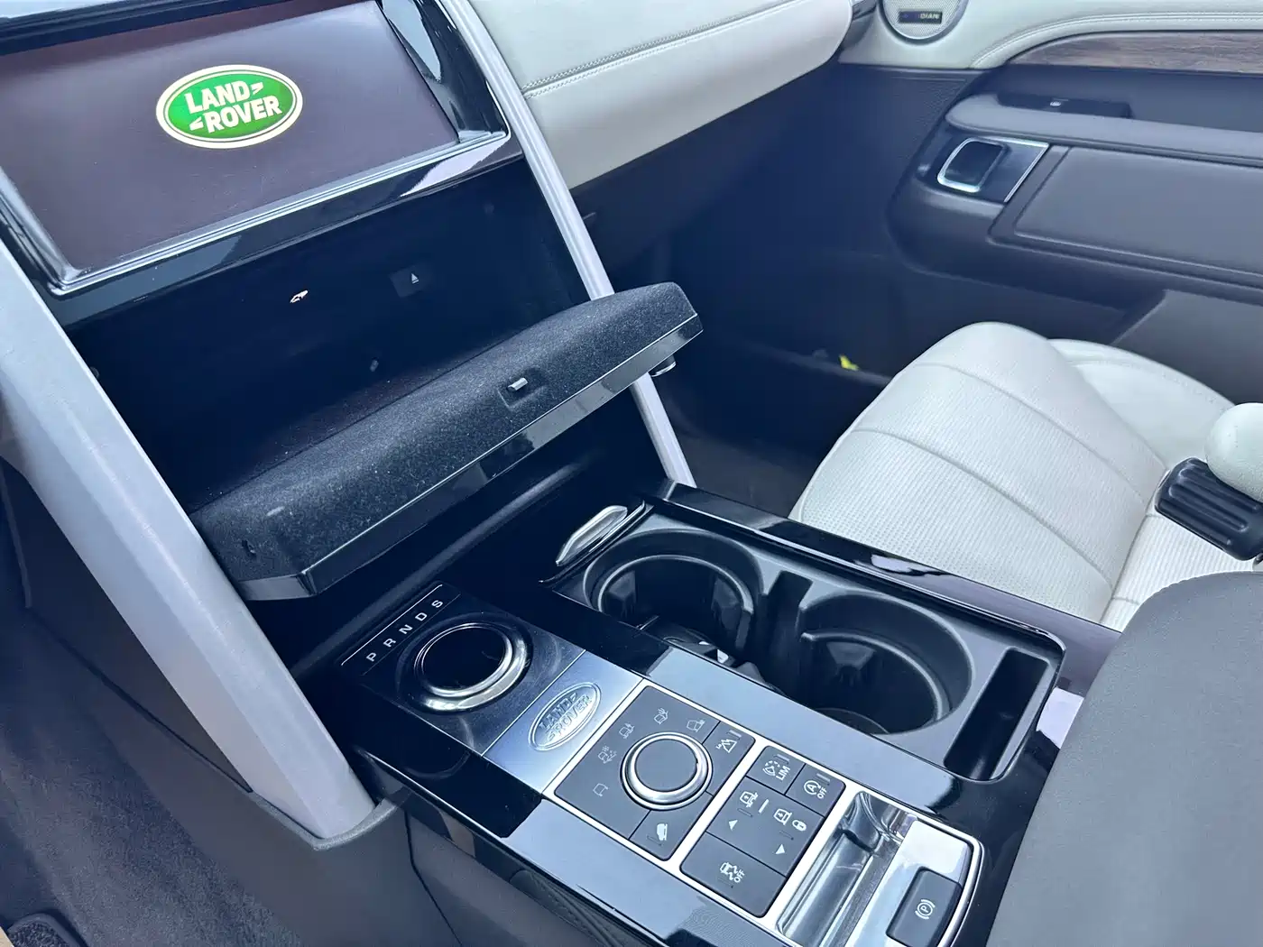 Land Rover Discovery 2018 3.0 SC V6 HSE фото 10