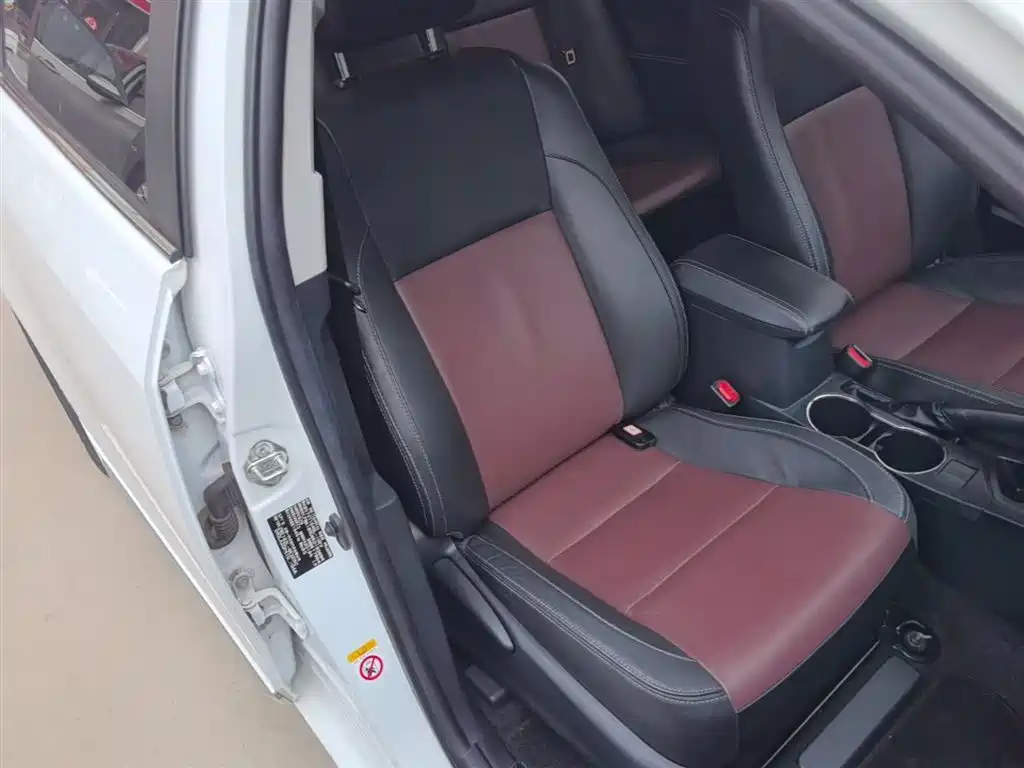 Toyota Corolla 2018 Hybrid 1.8L E-CVT Smart Edition фото 25