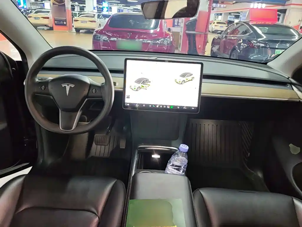Фото 10 - Tesla Model Y