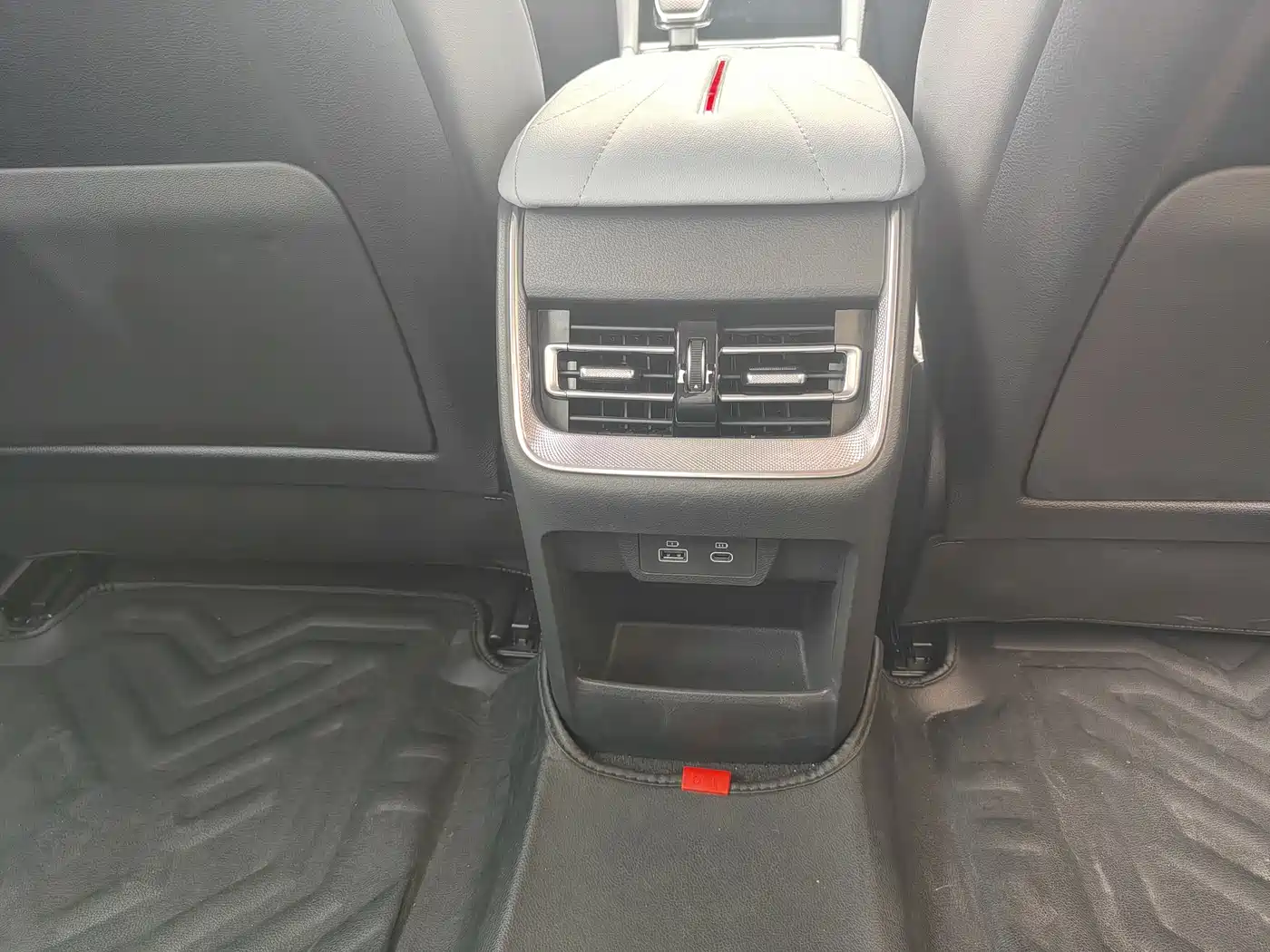 Hongqi H5 PHEV 2025 170 Super Hybrid Edition фото 23