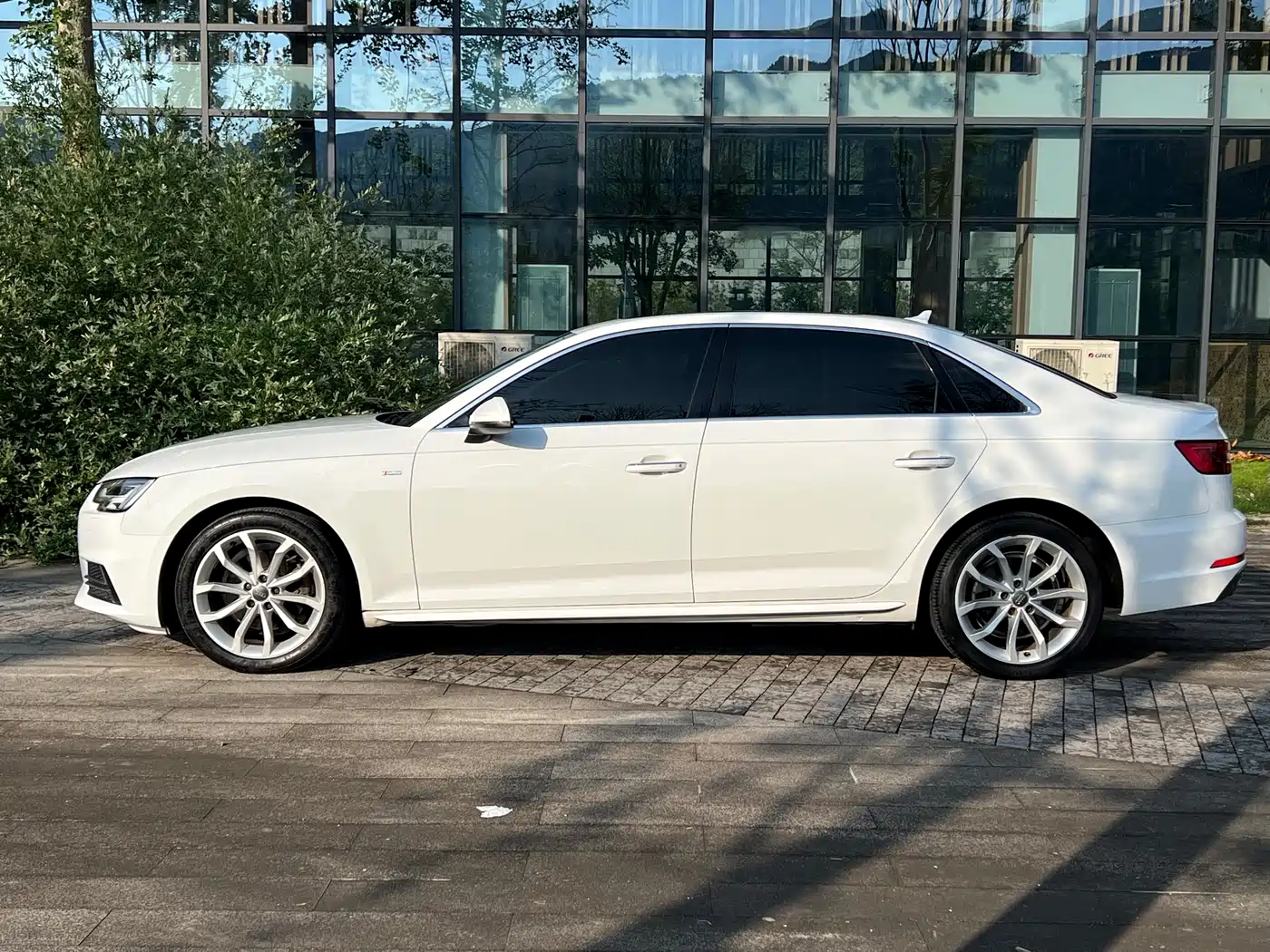 Audi A4L 2018 30th Anniversary 40 TFSI Fashion фото 3