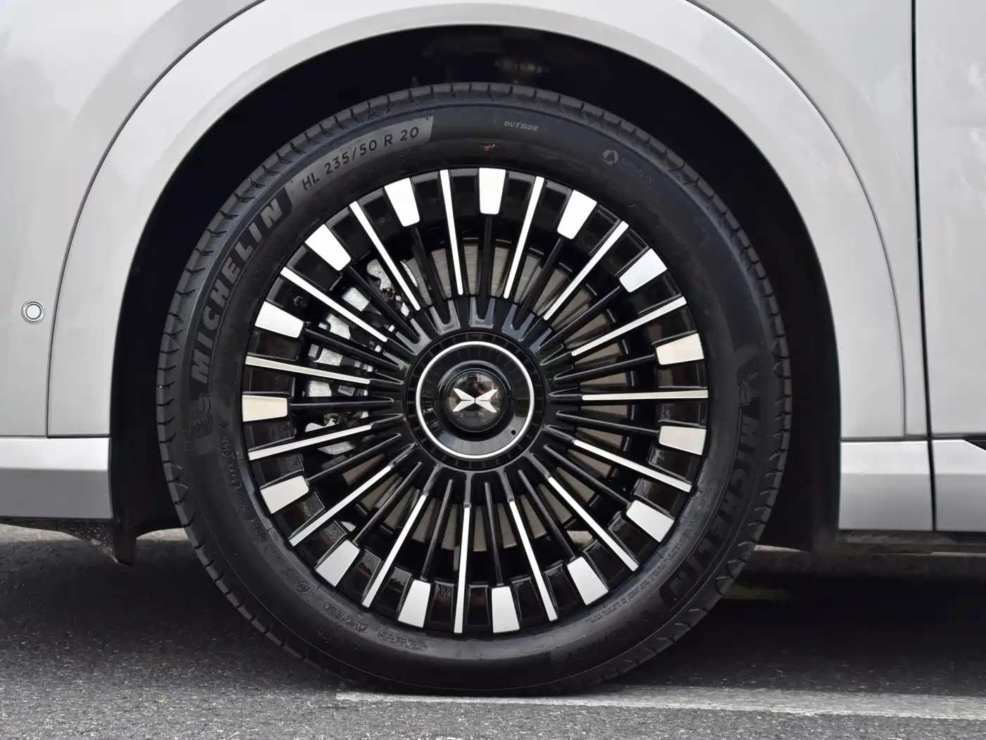XPeng X9 2025 2025 Extended Range Edition