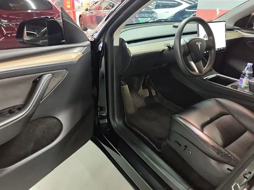 Фото 16 - Tesla Model Y